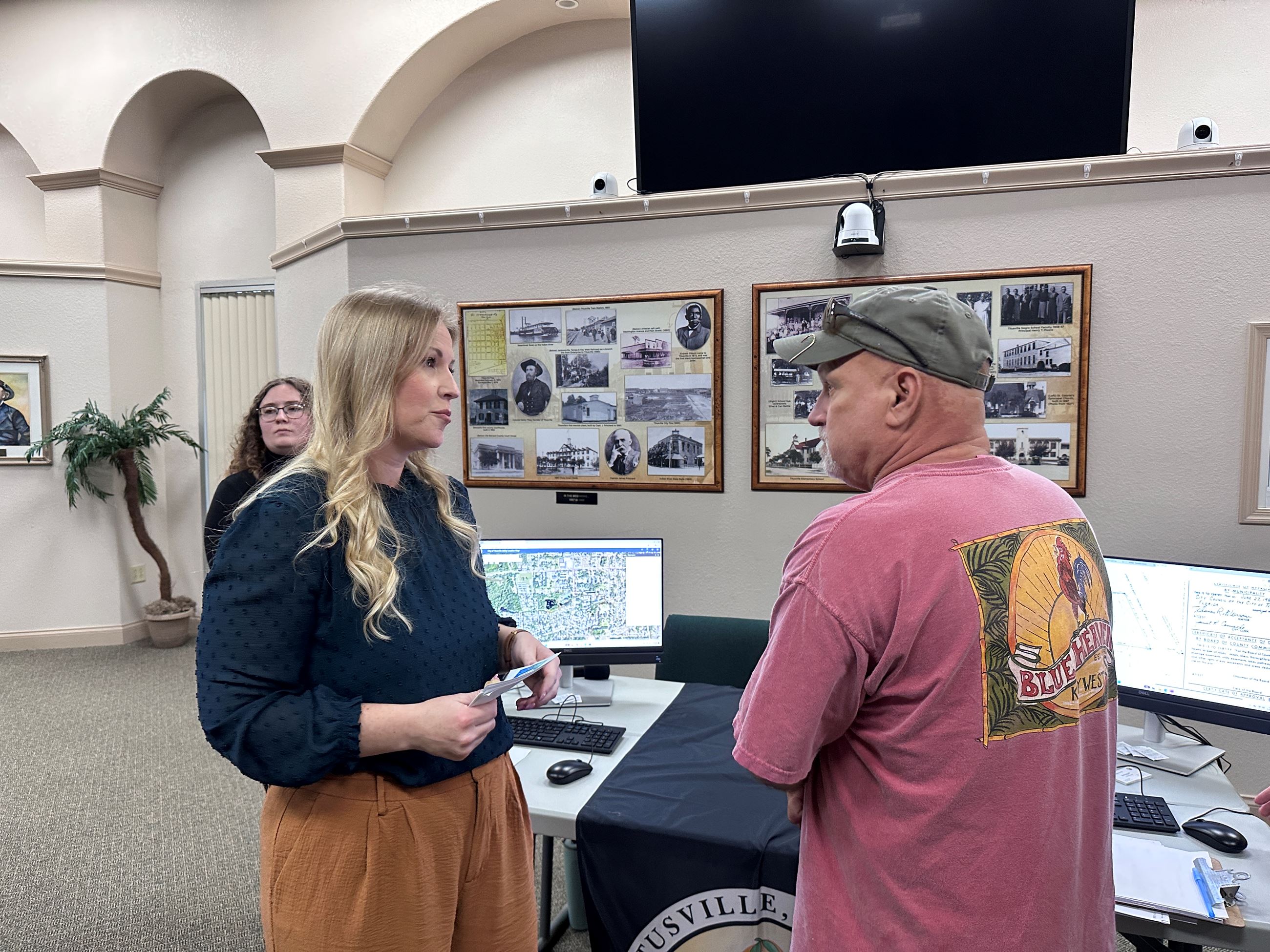 Council Member Megan Moscoso speaks with a citizen at the Stormwater Management Workshop.